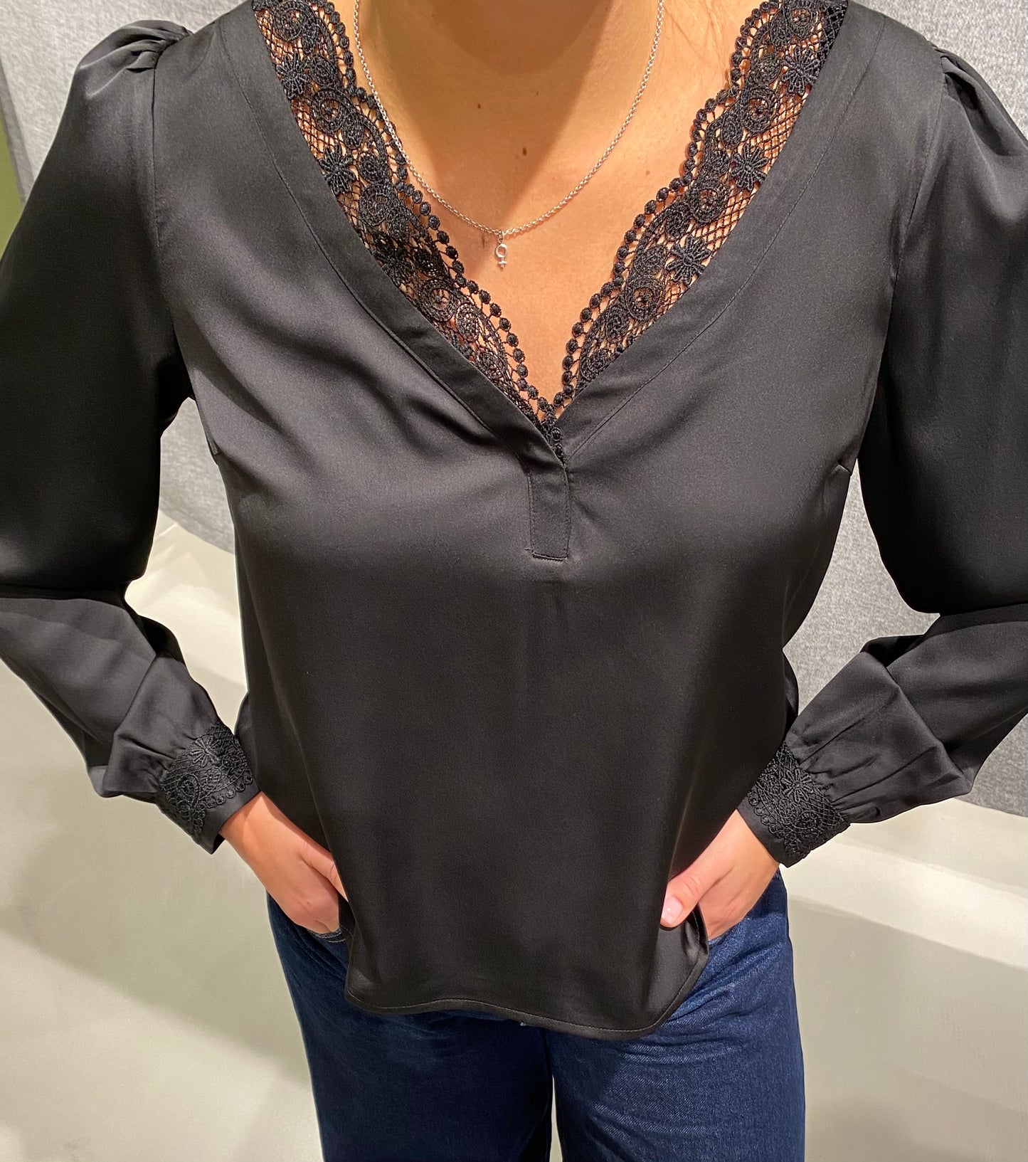 VIVILMA Top - Black